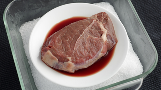 Qué es realmente el líquido rojo que sale de la carne cruda (no, no es sangre)<em></em>
